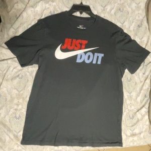 Nike shirt size medium